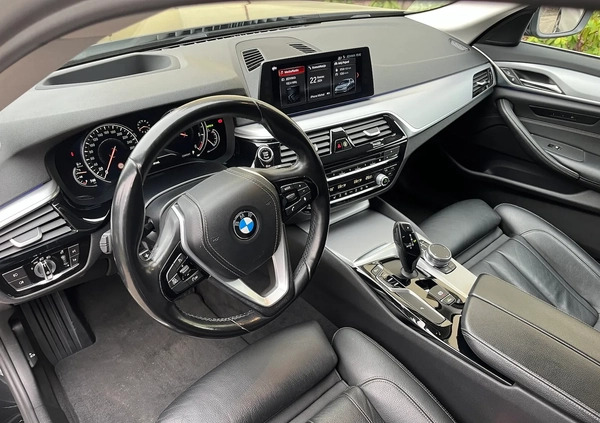 BMW Seria 5 cena 158000 przebieg: 105000, rok produkcji 2017 z Karczew małe 121